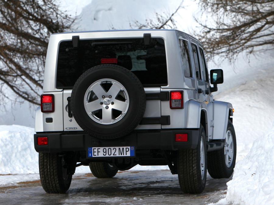  Jeep Wrangler Sahara Unlimited 2011 года  (EU) (фото 29 из 30)
